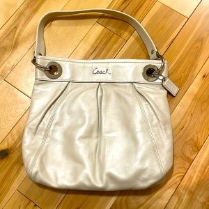 Vintage Coach shoulder purse- pearl
